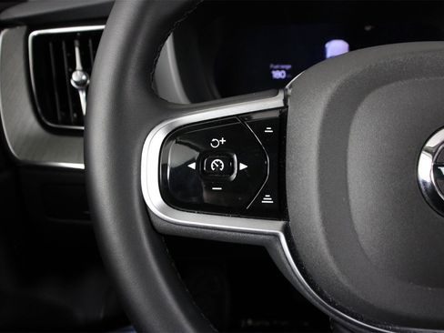 Certified 2025 Volvo XC60 B5 Plus image 10