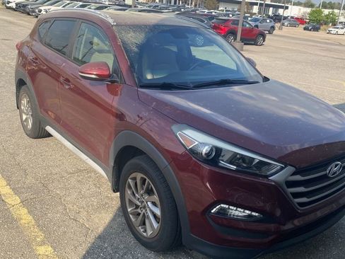 Used 2017 Hyundai Tucson SE Plus image 2