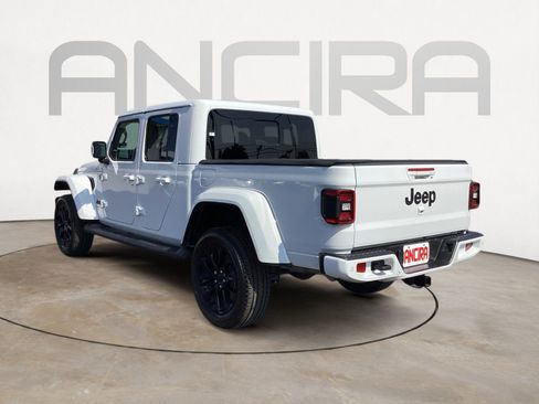 Used 2023 Jeep Gladiator Overland image 12