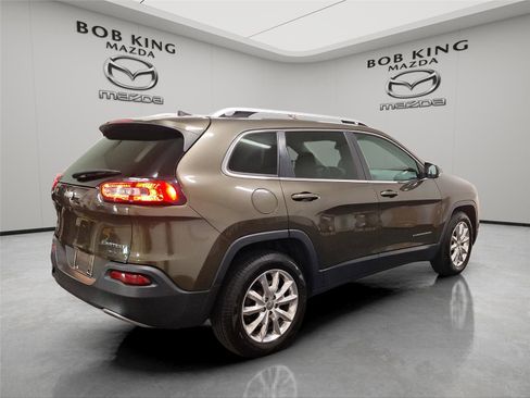 Used 2016 Jeep Cherokee Limited AWD/4WD image 5