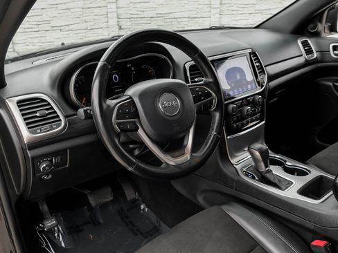 Used 2020 Jeep Grand Cherokee Altitude RWD image 3