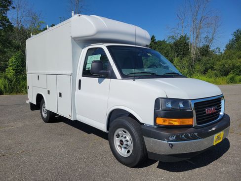 New 2025 GMC Savana 3500 w/ Power Convenience Package image 9