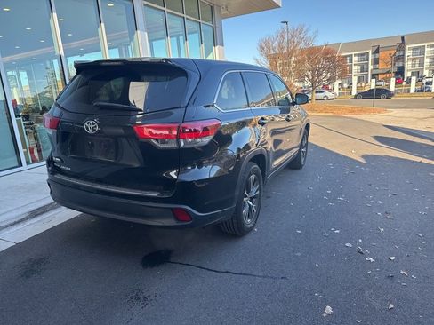 Used 2018 Toyota Highlander LE image 4