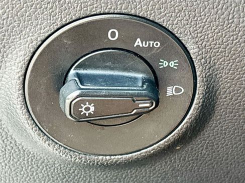 Used 2023 Volkswagen Taos SE w/ Panoramic Sunroof Package AWD/4WD image 12