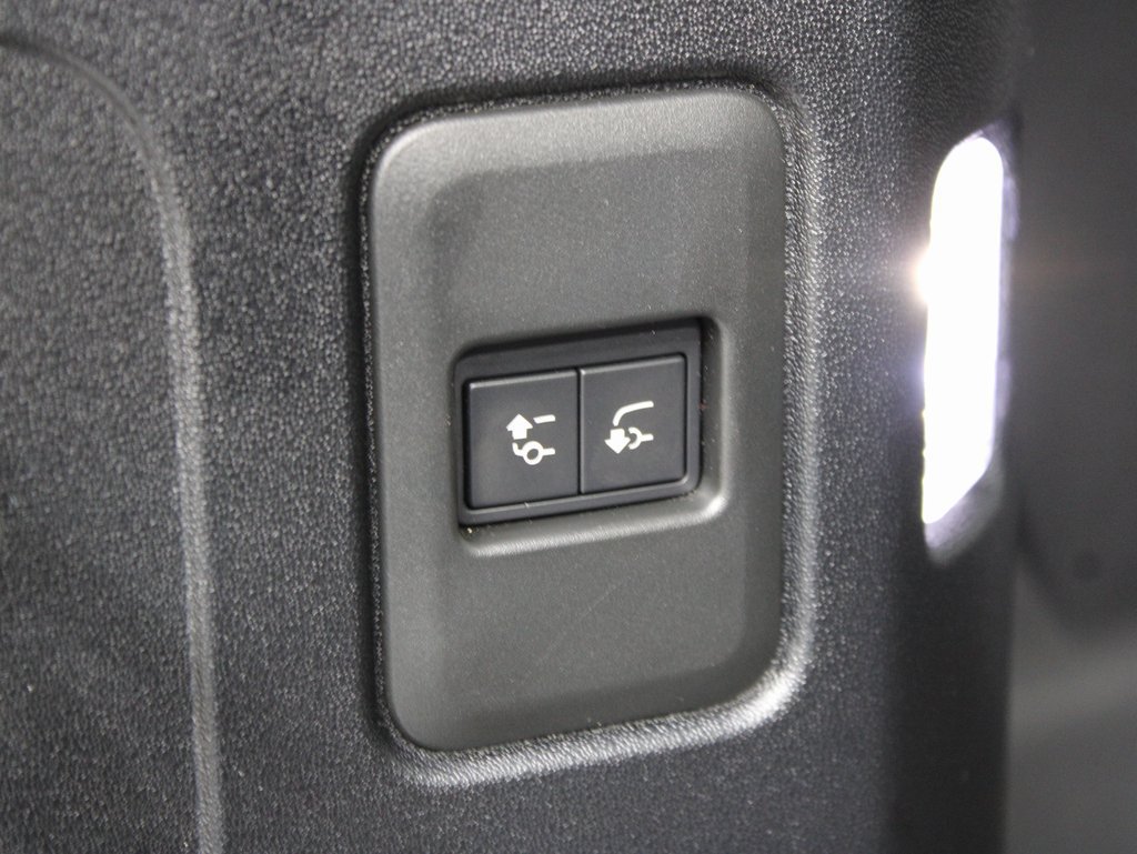 Used 2020 Land Rover Defender 110 S AWD/4WD image 46