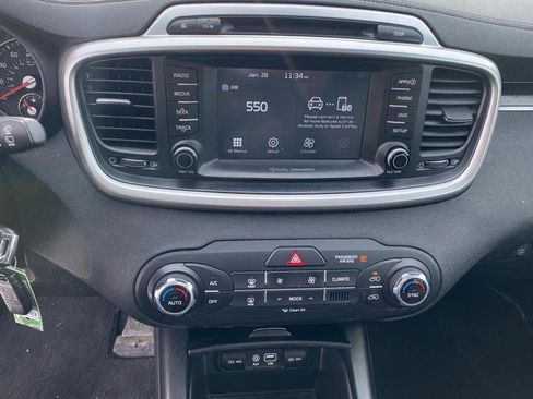 Used 2018 Kia Sorento LX image 7