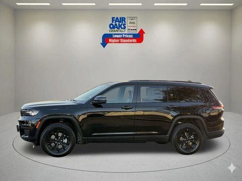 New 2025 Jeep Grand Cherokee L Laredo image 10