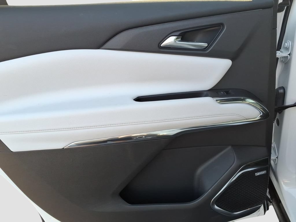 Used 2025 Chevrolet Traverse High Country w/ LPO, Floor Liner Package AWD/4WD image 13