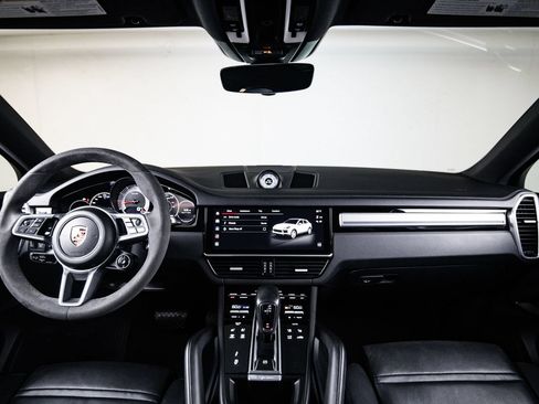 Certified 2023 Porsche Cayenne Platinum Edition AWD/4WD image 25