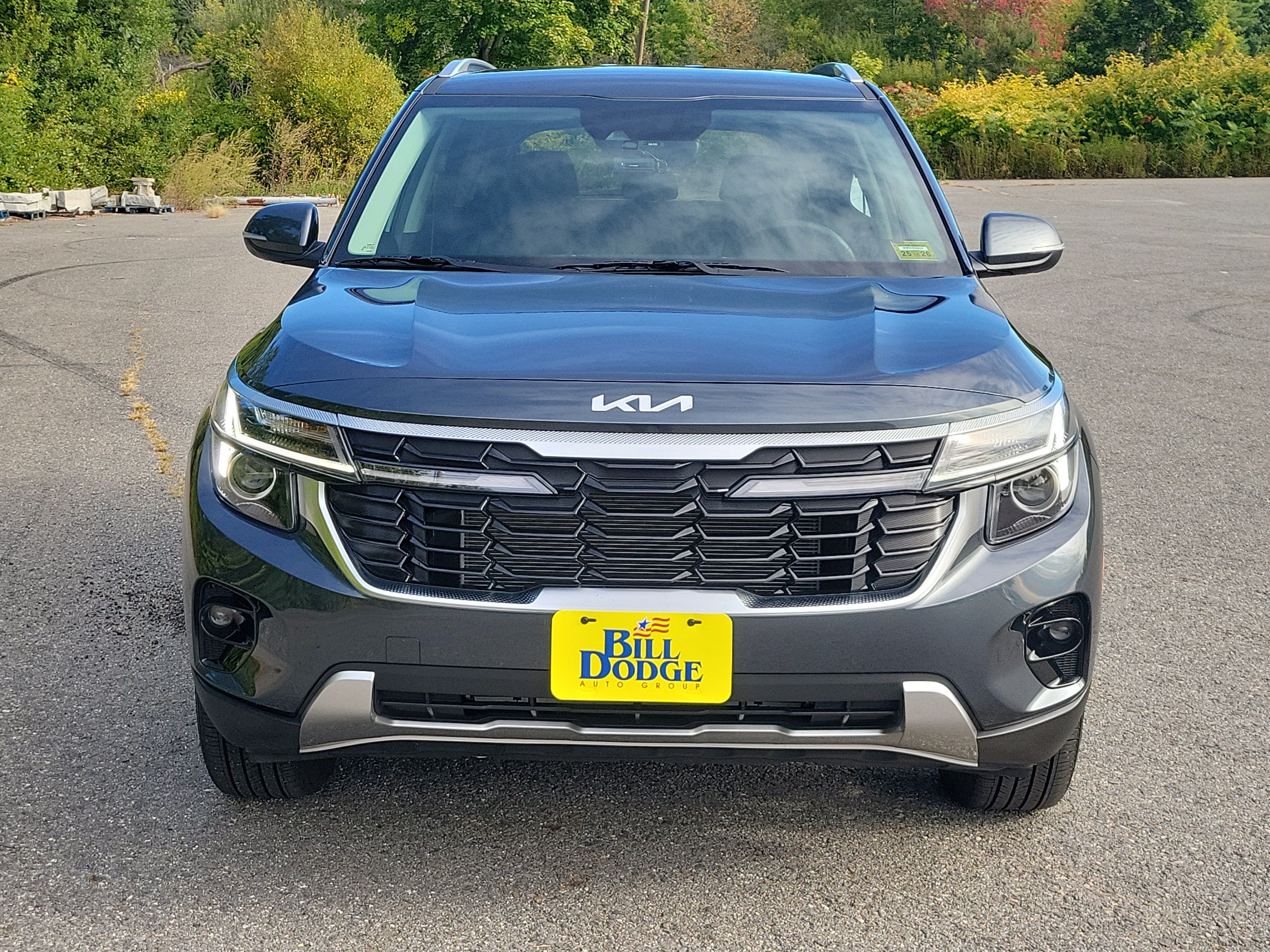 Used 2025 Kia Seltos EX AWD/4WD image 2