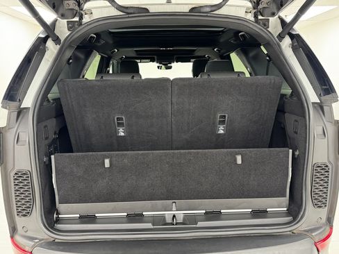 Used 2017 Land Rover Discovery HSE image 38