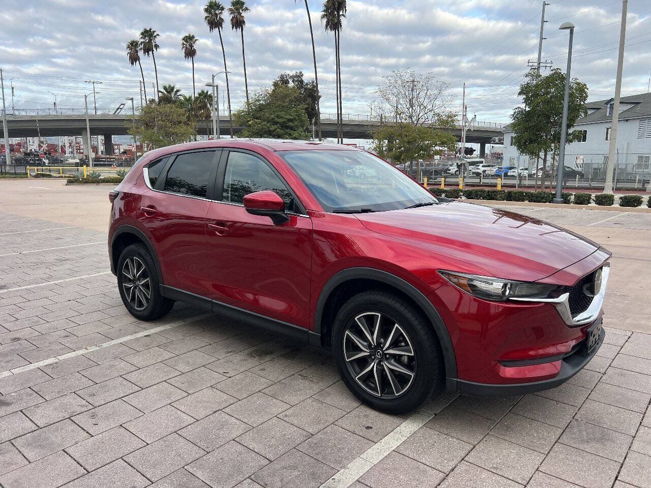 Used 2018 MAZDA CX-5 Touring w/ Preferred Equipment Package FWD image 5
