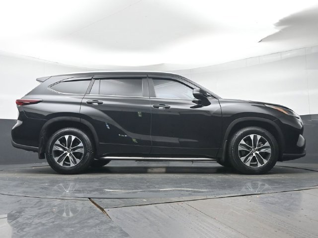 Used 2025 Toyota Highlander XLE AWD/4WD image 35