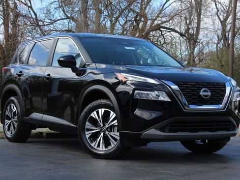 Used 2023 Nissan Rogue SV image 1