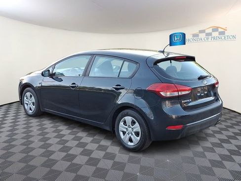 Used 2017 Kia Forte LX FWD image 4