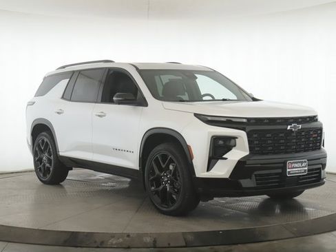 Used 2025 Chevrolet Traverse RS image 2