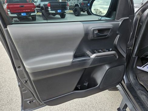 Used 2022 Toyota Tacoma SR5 image 21
