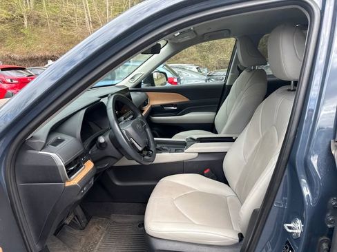 Used 2024 Toyota Grand Highlander Limited image 18