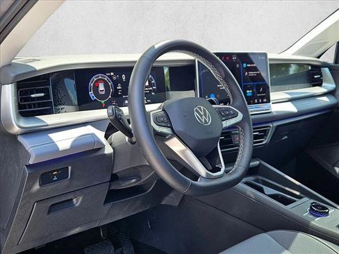 Used 2026 Volkswagen Tiguan SE FWD image 9