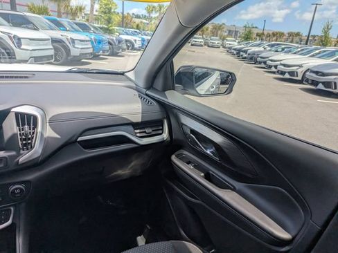 Used 2023 GMC Terrain SLE w/ Driver Convenience Package FWD image 18