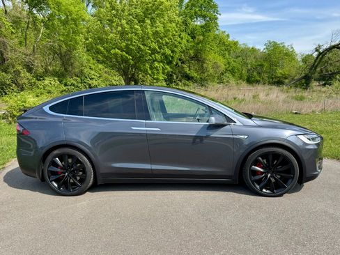 Used 2016 Tesla Model X Performance image 11