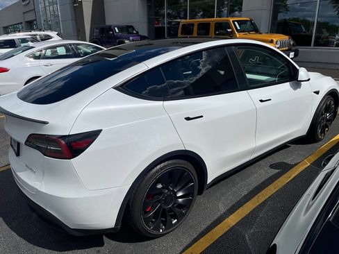 Used 2022 Tesla Model Y Performance AWD/4WD image 3