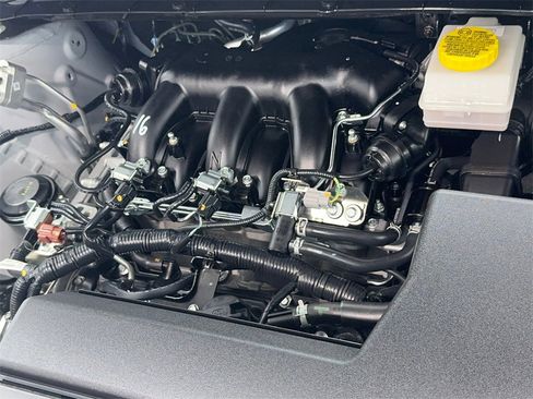 Used 2025 Nissan Pathfinder Platinum image 59