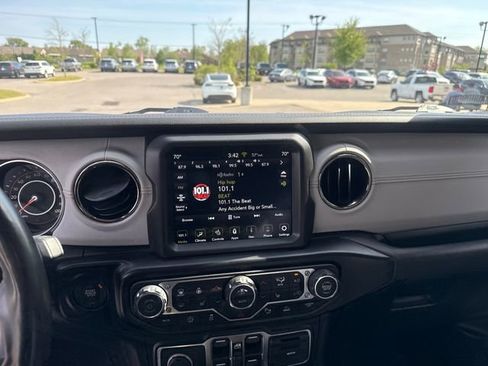 Used 2022 Jeep Wrangler Unlimited Sahara AWD/4WD image 14