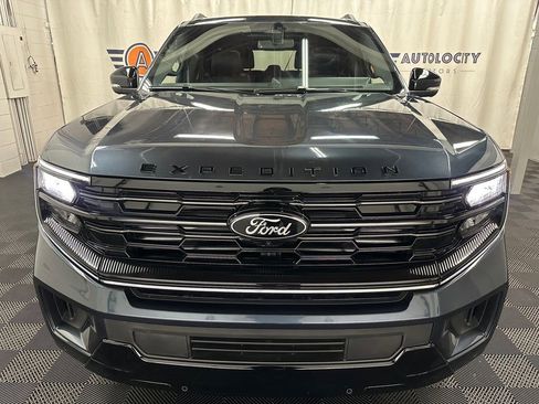Used 2025 Ford Expedition Max Platinum w/ Stealth Performance Package AWD/4WD image 3