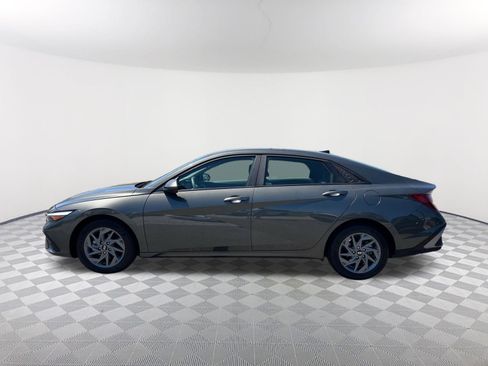 Used 2024 Hyundai Elantra SEL FWD image 8