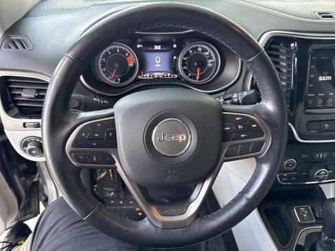 Used 2019 Jeep Cherokee Limited FWD image 17