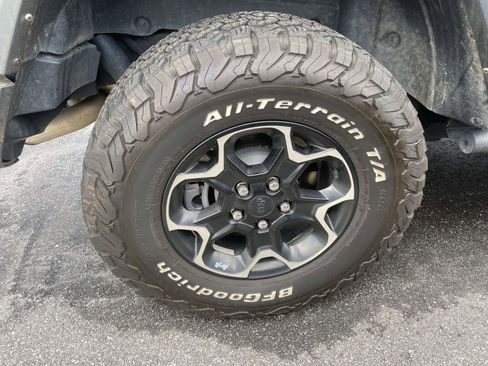 Used 2021 Jeep Wrangler Unlimited Rubicon 4xe AWD/4WD image 8