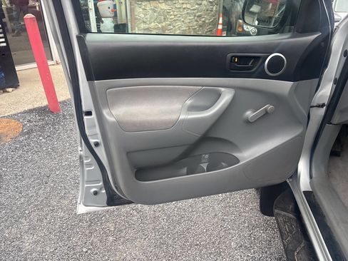 Used 2008 Toyota Tacoma 4x4 Access Cab V6 image 9