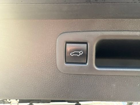 Used 2020 Toyota Highlander XLE AWD/4WD image 43