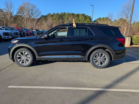 Certified 2023 Ford Explorer XLT w/ Equipment Group 202A image 7