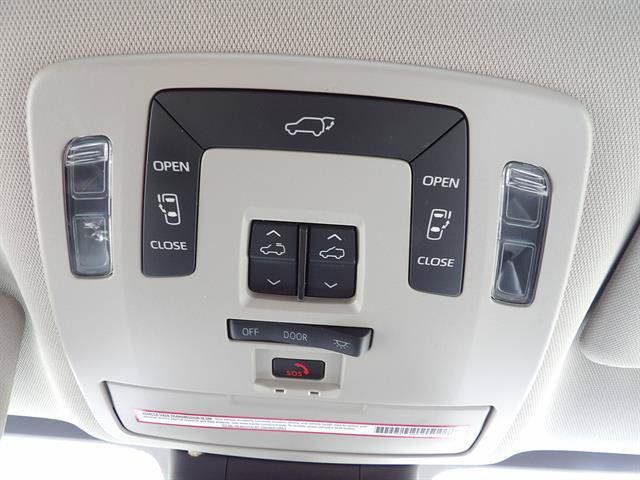 Used 2022 Toyota Sienna XLE FWD image 26
