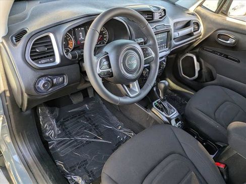 Used 2018 Jeep Renegade Latitude image 10
