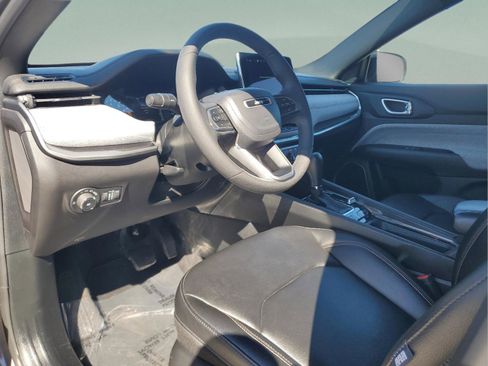 Used 2024 Jeep Compass Latitude image 21