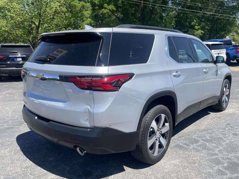 Used 2022 Chevrolet Traverse LT w/ LT Premium Package image 3
