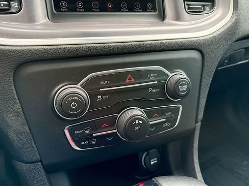Used 2019 Dodge Charger SXT w/ Blacktop Package RWD image 15