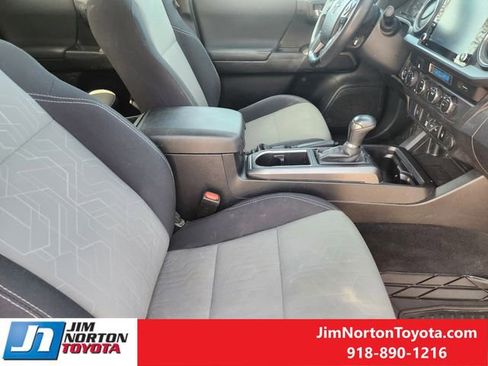 Used 2021 Toyota Tacoma TRD Off-Road image 15