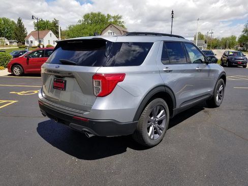 Used 2022 Ford Explorer XLT w/ Equipment Group 202A AWD/4WD image 8
