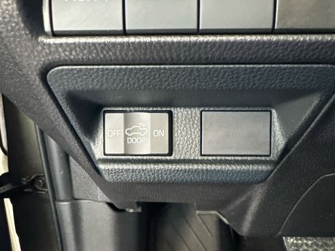 Used 2025 Toyota Tacoma TRD Off-Road image 19