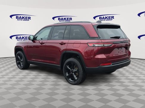 Used 2023 Jeep Grand Cherokee Altitude image 5