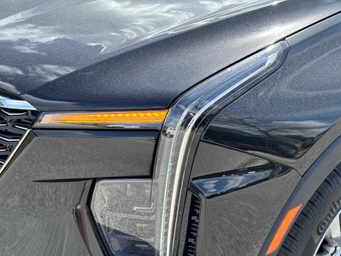 Used 2024 Cadillac XT4 Premium Luxury image 9