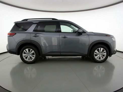 Used 2025 Nissan Pathfinder SV FWD image 11