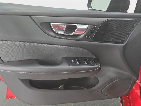 Used 2022 Volvo S60 T8 R-Design image 26