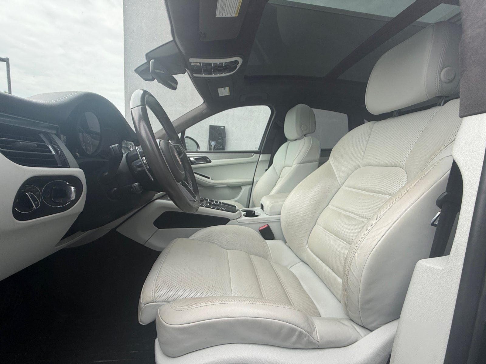 Used 2020 Porsche Macan Turbo AWD/4WD image 5
