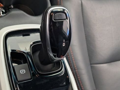 Used 2020 Chevrolet Bolt Premier w/ Infotainment Package image 22