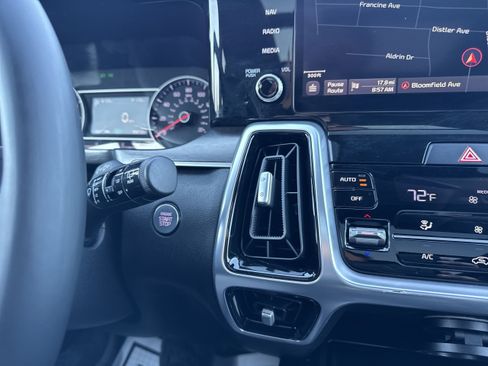 Used 2021 Kia Sorento SX image 17